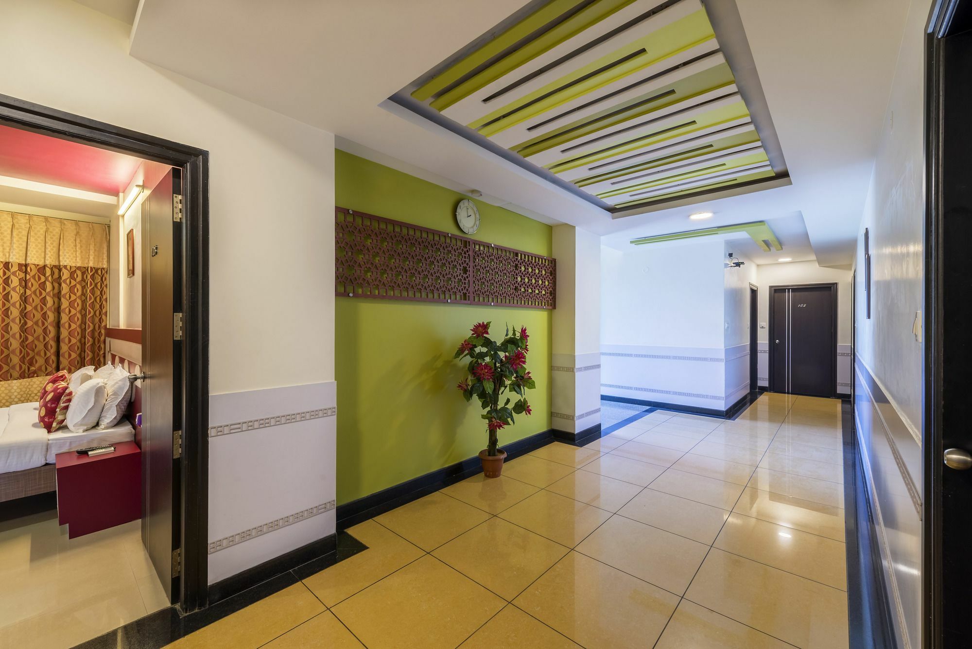 Hotel Treebo Raj Elegance Manyata Tech Park Bangalore Exterior foto